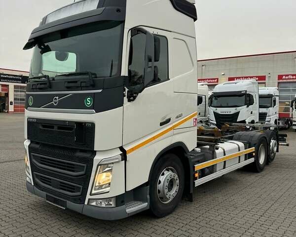 Белый Вольво FH 13, объемом двигателя 12.8 л и пробегом 668 тыс. км за 79900 $, фото 1 на Automoto.ua