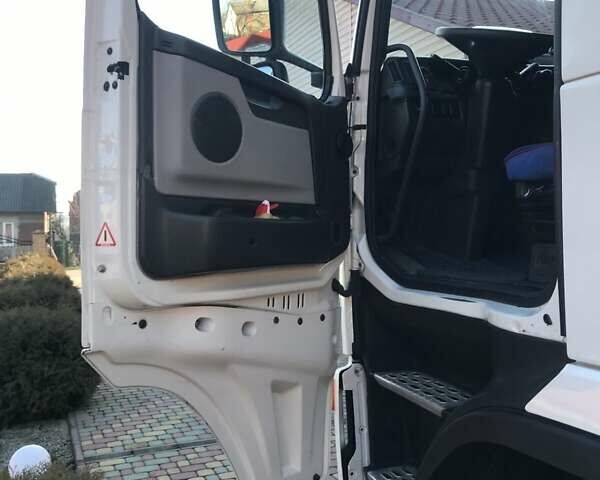 Белый Вольво FH 13, объемом двигателя 12.77 л и пробегом 1 тыс. км за 21500 $, фото 14 на Automoto.ua