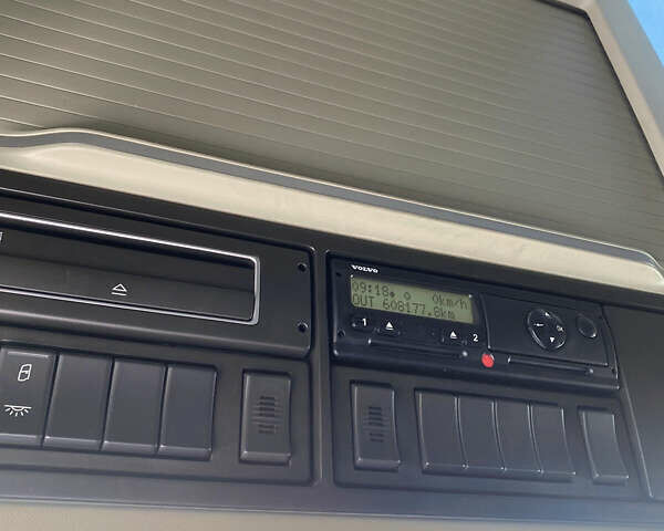 Белый Вольво FH 13, объемом двигателя 12.78 л и пробегом 608 тыс. км за 49300 $, фото 9 на Automoto.ua