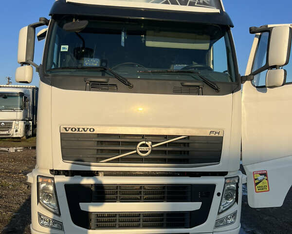 Белый Вольво FH 13, объемом двигателя 12.78 л и пробегом 2 тыс. км за 34000 $, фото 3 на Automoto.ua