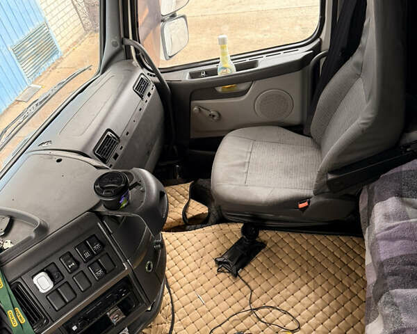 Белый Вольво FH 13, объемом двигателя 12.9 л и пробегом 860 тыс. км за 9000 $, фото 5 на Automoto.ua