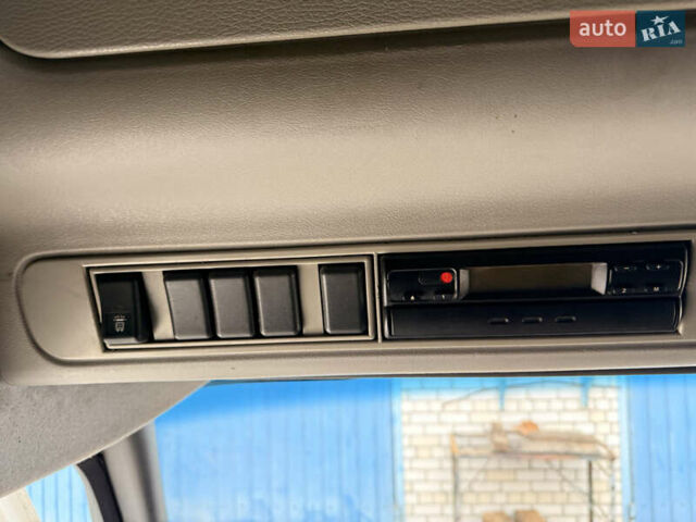 Белый Вольво FH 13, объемом двигателя 12.9 л и пробегом 860 тыс. км за 9000 $, фото 7 на Automoto.ua