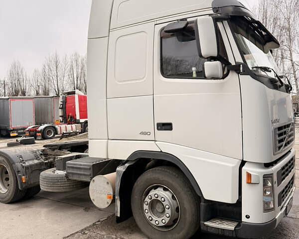 Белый Вольво FH 13, объемом двигателя 12.9 л и пробегом 860 тыс. км за 9000 $, фото 2 на Automoto.ua