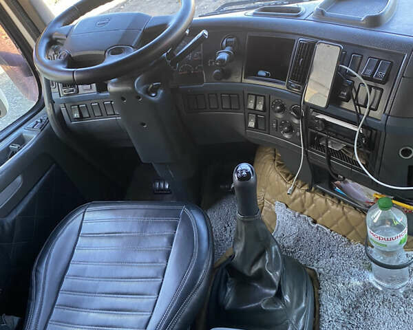 Вольво FH 13 2007 в Харькове на Automoto.ua Белый Вольво FH 13, объемом двигателя 12.78 л и пробегом 1 тыс. км за 16000 $, фото 6 на Automoto.ua