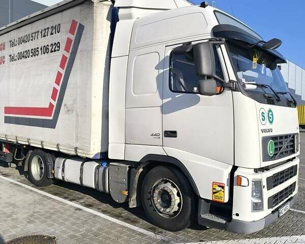 Белый Вольво FH 13, объемом двигателя 12.78 л и пробегом 2 тыс. км за 12000 $, фото 2 на Automoto.ua