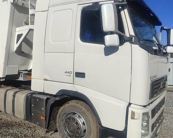 Белый Вольво FH 13, объемом двигателя 12.78 л и пробегом 1 тыс. км за 14190 $, фото 10 на Automoto.ua