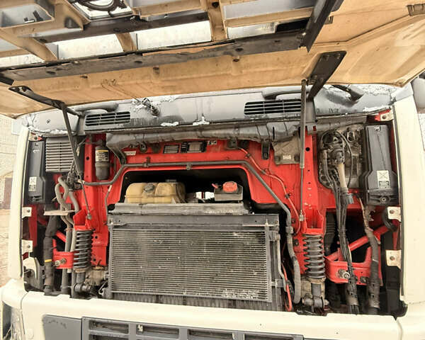 Белый Вольво FH 13, объемом двигателя 12.9 л и пробегом 1 тыс. км за 11000 $, фото 5 на Automoto.ua