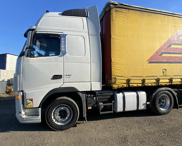 Вольво FH 13 2007 в Харькове на Automoto.ua Белый Вольво FH 13, объемом двигателя 12.78 л и пробегом 1 тыс. км за 16000 $, фото 4 на Automoto.ua