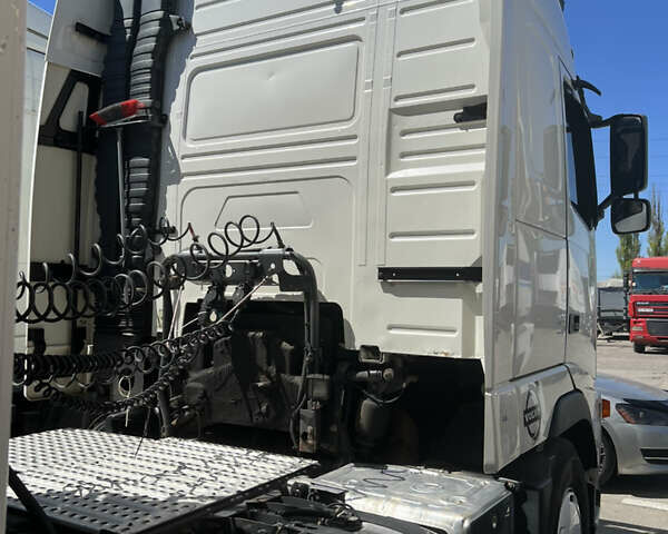 Белый Вольво FH 13, объемом двигателя 12.9 л и пробегом 1 тыс. км за 38000 $, фото 9 на Automoto.ua