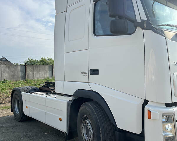 Белый Вольво FH 13, объемом двигателя 12.78 л и пробегом 1 тыс. км за 15000 $, фото 4 на Automoto.ua