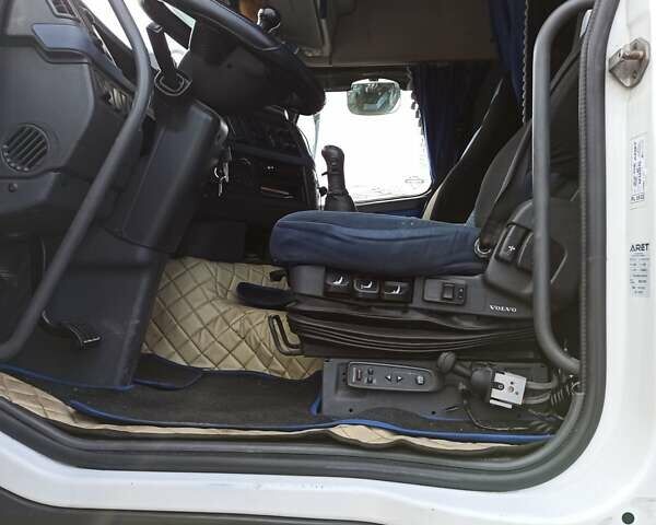 Белый Вольво FH 13, объемом двигателя 0 л и пробегом 1 тыс. км за 15000 $, фото 47 на Automoto.ua