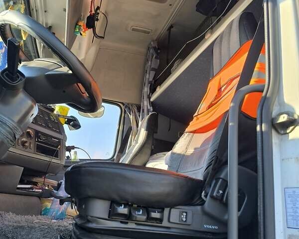 Белый Вольво FH 13, объемом двигателя 12.78 л и пробегом 2 тыс. км за 12000 $, фото 6 на Automoto.ua