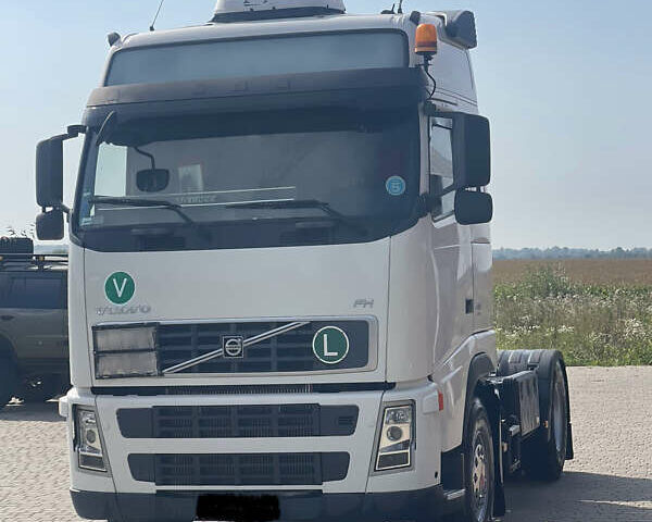 Белый Вольво FH 13, объемом двигателя 12.9 л и пробегом 1000 тыс. км за 15600 $, фото 1 на Automoto.ua