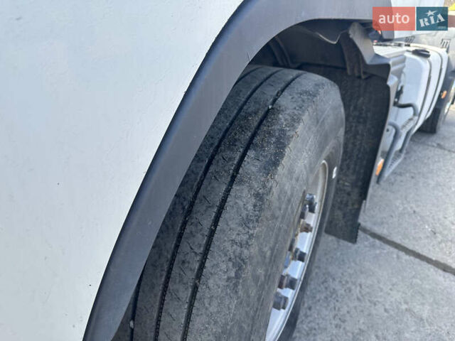 Белый Вольво FH 13, объемом двигателя 12.9 л и пробегом 1 тыс. км за 12500 $, фото 16 на Automoto.ua