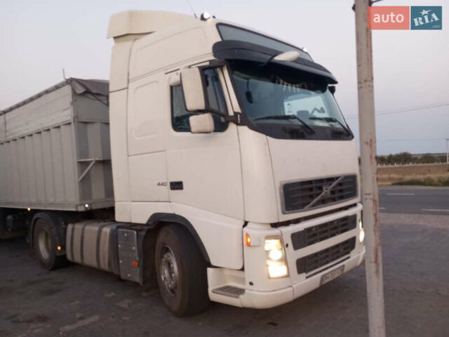 Белый Вольво FH 13, объемом двигателя 12.78 л и пробегом 1 тыс. км за 11500 $, фото 4 на Automoto.ua