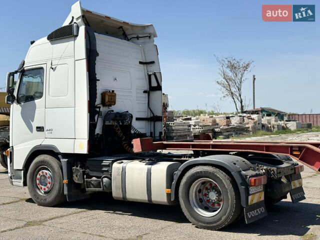 Белый Вольво FH 13, объемом двигателя 12.78 л и пробегом 1 тыс. км за 12500 $, фото 2 на Automoto.ua