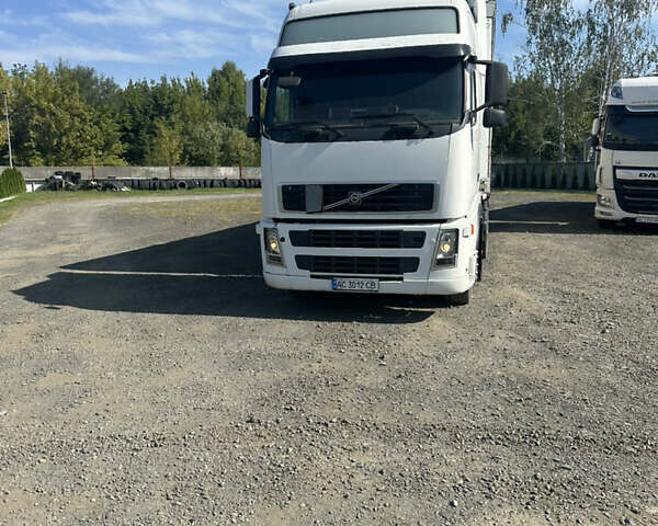 Білий Вольво FH 13, об'ємом двигуна 12.9 л та пробігом 996 тис. км за 25000 $, фото 1 на Automoto.ua