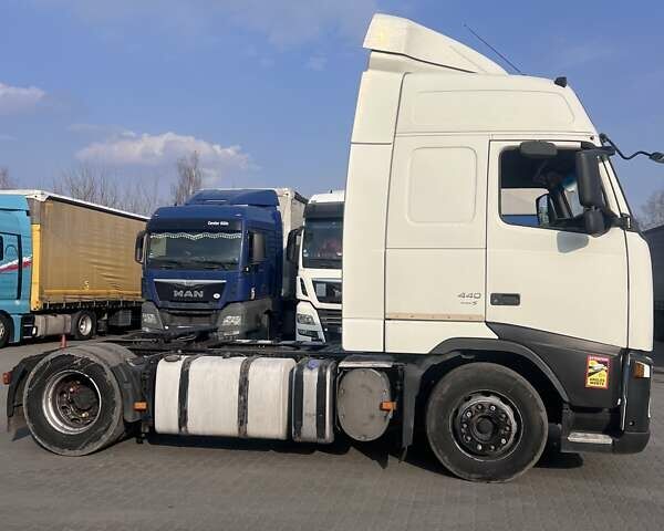 Белый Вольво FH 13, объемом двигателя 0 л и пробегом 700 тыс. км за 8500 $, фото 3 на Automoto.ua