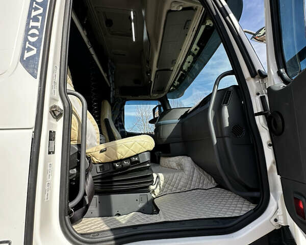 Білий Вольво FH 13, об'ємом двигуна 0 л та пробігом 1 тис. км за 16000 $, фото 7 на Automoto.ua