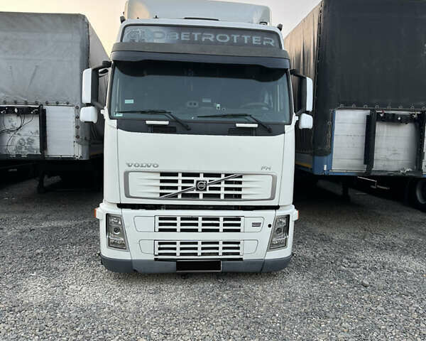 Белый Вольво FH 13, объемом двигателя 0 л и пробегом 100 тыс. км за 15000 $, фото 5 на Automoto.ua