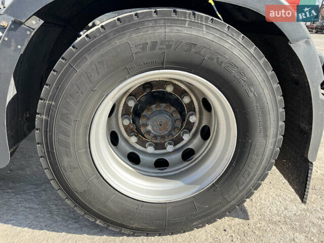 Белый Вольво FH 13, объемом двигателя 12.78 л и пробегом 376 тыс. км за 13800 $, фото 25 на Automoto.ua