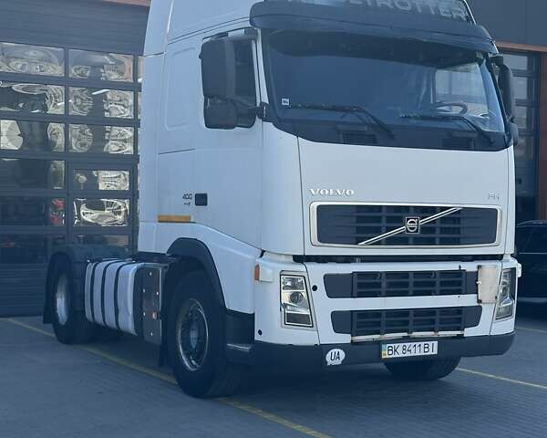 Белый Вольво FH 13, объемом двигателя 12.8 л и пробегом 2 тыс. км за 16500 $, фото 1 на Automoto.ua
