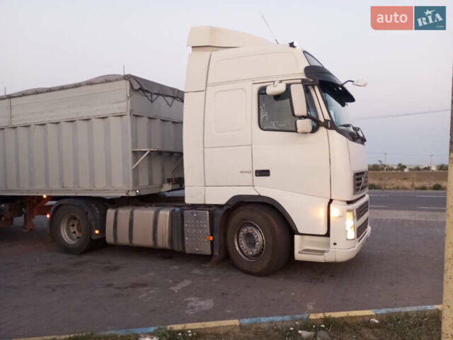 Белый Вольво FH 13, объемом двигателя 12.78 л и пробегом 1 тыс. км за 11500 $, фото 2 на Automoto.ua