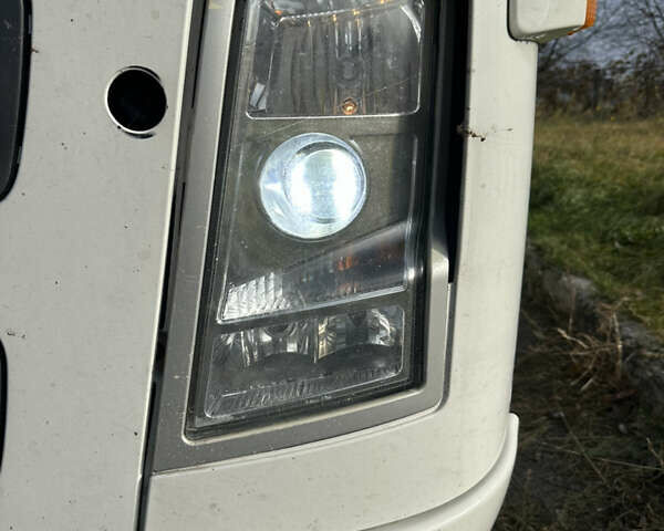 Белый Вольво FH 13, объемом двигателя 12.78 л и пробегом 1 тыс. км за 15000 $, фото 16 на Automoto.ua