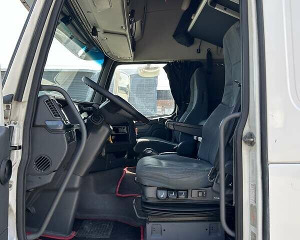 Білий Вольво FH 13, об'ємом двигуна 12.78 л та пробігом 1 тис. км за 13900 $, фото 8 на Automoto.ua