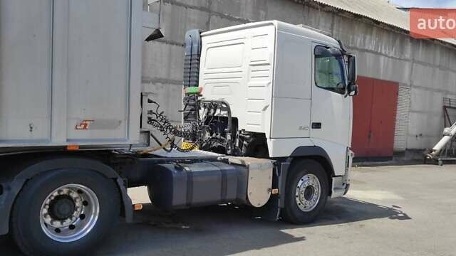 Белый Вольво FH 13, объемом двигателя 12.9 л и пробегом 822 тыс. км за 21500 $, фото 2 на Automoto.ua