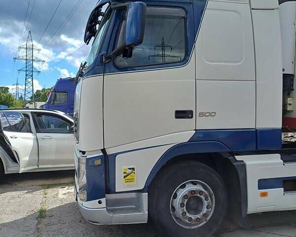 Белый Вольво FH 13, объемом двигателя 12.8 л и пробегом 1 тыс. км за 20000 $, фото 7 на Automoto.ua