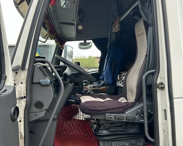 Білий Вольво FH 13, об'ємом двигуна 12.78 л та пробігом 2 тис. км за 16000 $, фото 8 на Automoto.ua