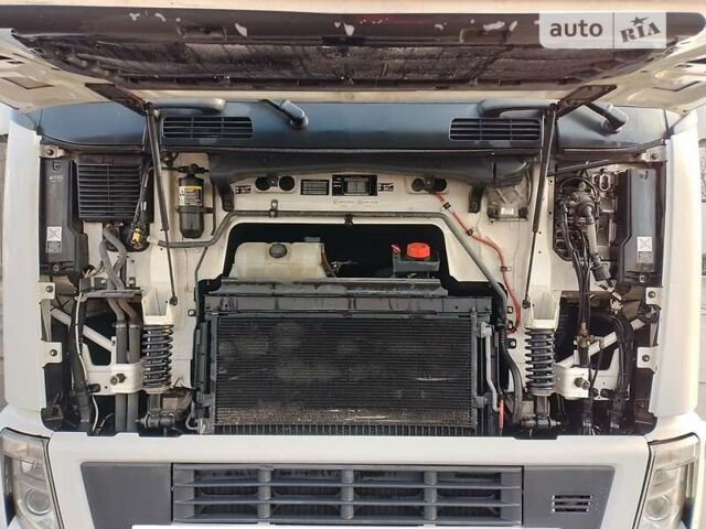 Белый Вольво FH 13, объемом двигателя 13 л и пробегом 612 тыс. км за 35000 $, фото 6 на Automoto.ua
