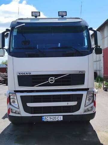 Белый Вольво FH 13, объемом двигателя 12.9 л и пробегом 822 тыс. км за 21500 $, фото 1 на Automoto.ua