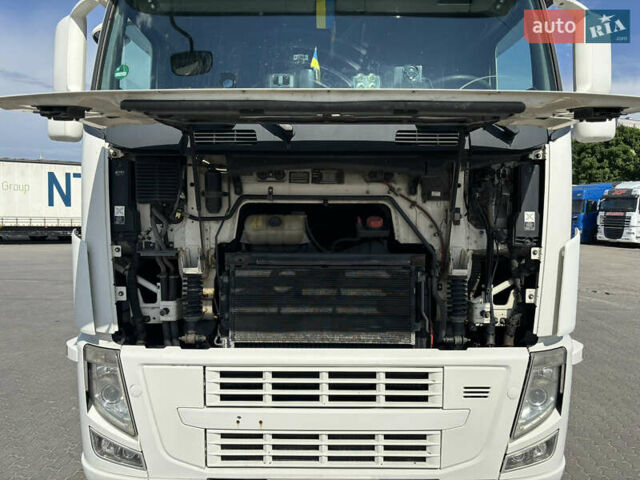 Белый Вольво FH 13, объемом двигателя 12.78 л и пробегом 1 тыс. км за 18300 $, фото 8 на Automoto.ua