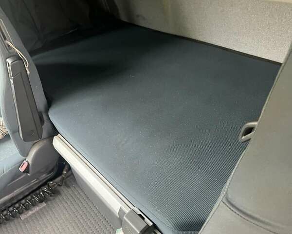 Белый Вольво FH 13, объемом двигателя 12.78 л и пробегом 830 тыс. км за 23000 $, фото 4 на Automoto.ua