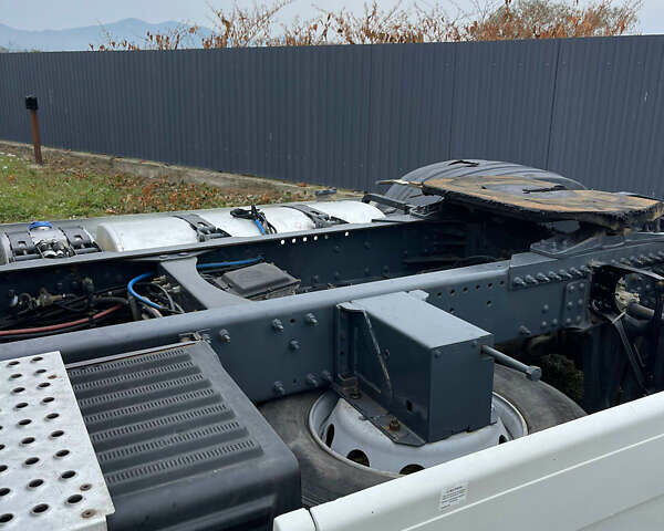 Белый Вольво FH 13, объемом двигателя 12.9 л и пробегом 60 тыс. км за 22000 $, фото 9 на Automoto.ua