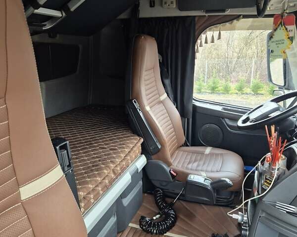 Белый Вольво FH 13, объемом двигателя 12.78 л и пробегом 700 тыс. км за 27841 $, фото 14 на Automoto.ua