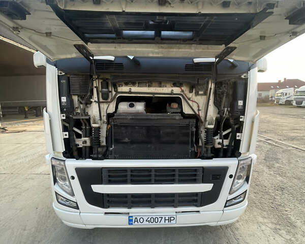Белый Вольво FH 13, объемом двигателя 0 л и пробегом 167 тыс. км за 16895 $, фото 3 на Automoto.ua