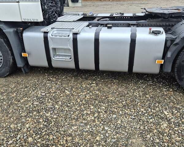 Белый Вольво FH 13, объемом двигателя 12.78 л и пробегом 700 тыс. км за 27841 $, фото 3 на Automoto.ua