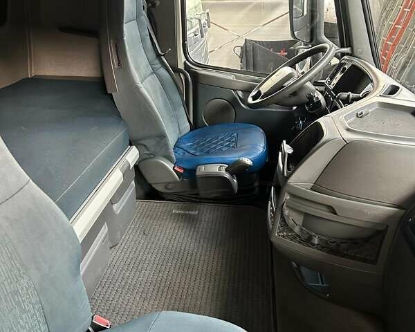 Белый Вольво FH 13, объемом двигателя 12.9 л и пробегом 986 тыс. км за 22800 $, фото 10 на Automoto.ua