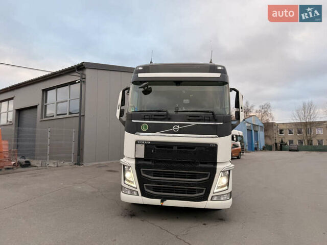 Білий Вольво FH 13, об'ємом двигуна 12.9 л та пробігом 1 тис. км за 28961 $, фото 4 на Automoto.ua