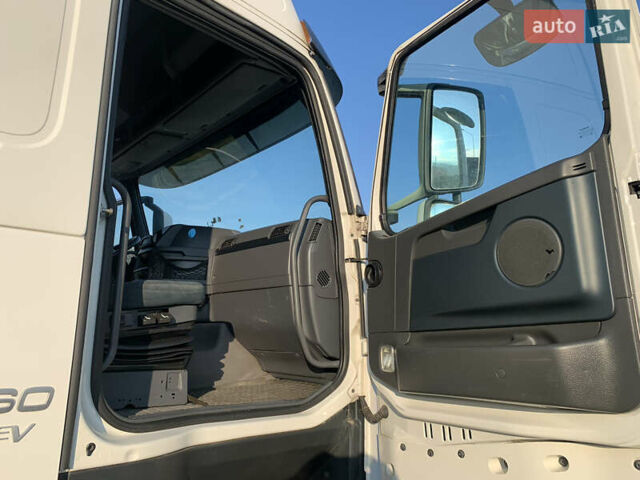 Белый Вольво FH 13, объемом двигателя 0 л и пробегом 219 тыс. км за 27000 $, фото 30 на Automoto.ua