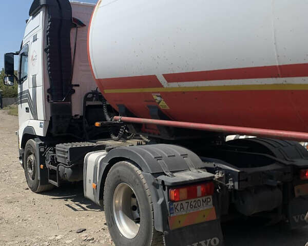 Белый Вольво FH 13, объемом двигателя 12.78 л и пробегом 900 тыс. км за 25000 $, фото 2 на Automoto.ua