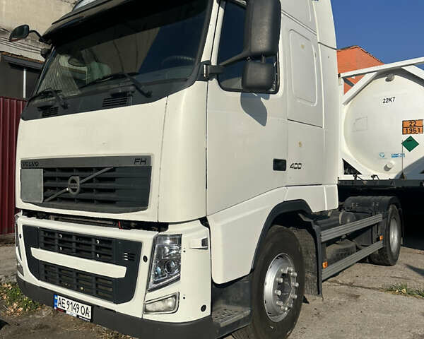 Белый Вольво FH 13, объемом двигателя 12.78 л и пробегом 878 тыс. км за 18500 $, фото 2 на Automoto.ua