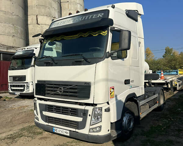 Белый Вольво FH 13, объемом двигателя 12.78 л и пробегом 878 тыс. км за 18500 $, фото 1 на Automoto.ua