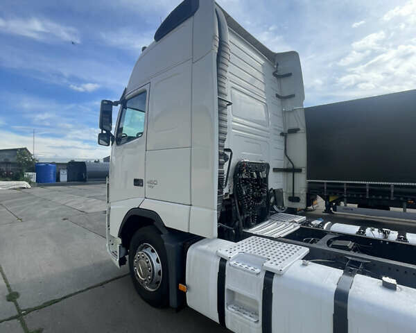 Білий Вольво FH 13, об'ємом двигуна 12.78 л та пробігом 220 тис. км за 21500 $, фото 5 на Automoto.ua
