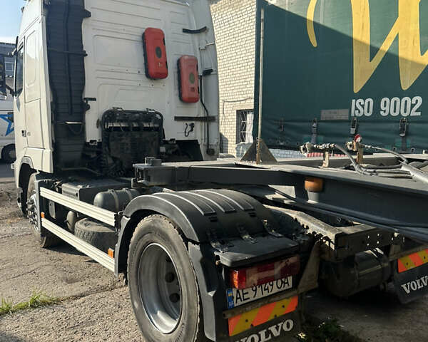 Белый Вольво FH 13, объемом двигателя 12.78 л и пробегом 878 тыс. км за 18500 $, фото 3 на Automoto.ua