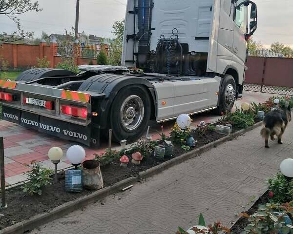 Белый Вольво FH 13, объемом двигателя 12.78 л и пробегом 643 тыс. км за 37000 $, фото 5 на Automoto.ua