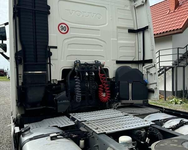 Білий Вольво FH 13, об'ємом двигуна 12.78 л та пробігом 100 тис. км за 19000 $, фото 9 на Automoto.ua